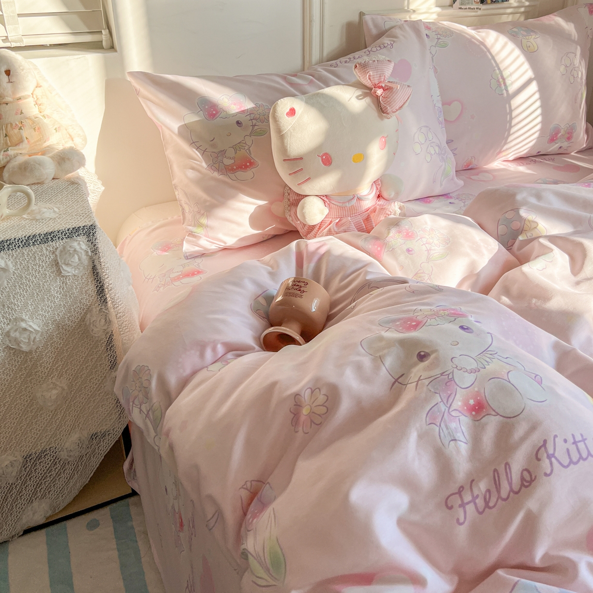91家纺网 家纺一手货源 找家纺 耀悦家纺 2026新款纯棉四件套正版授权三丽鸥卡通床单床笠被套枕套 Hello Kitty仙草