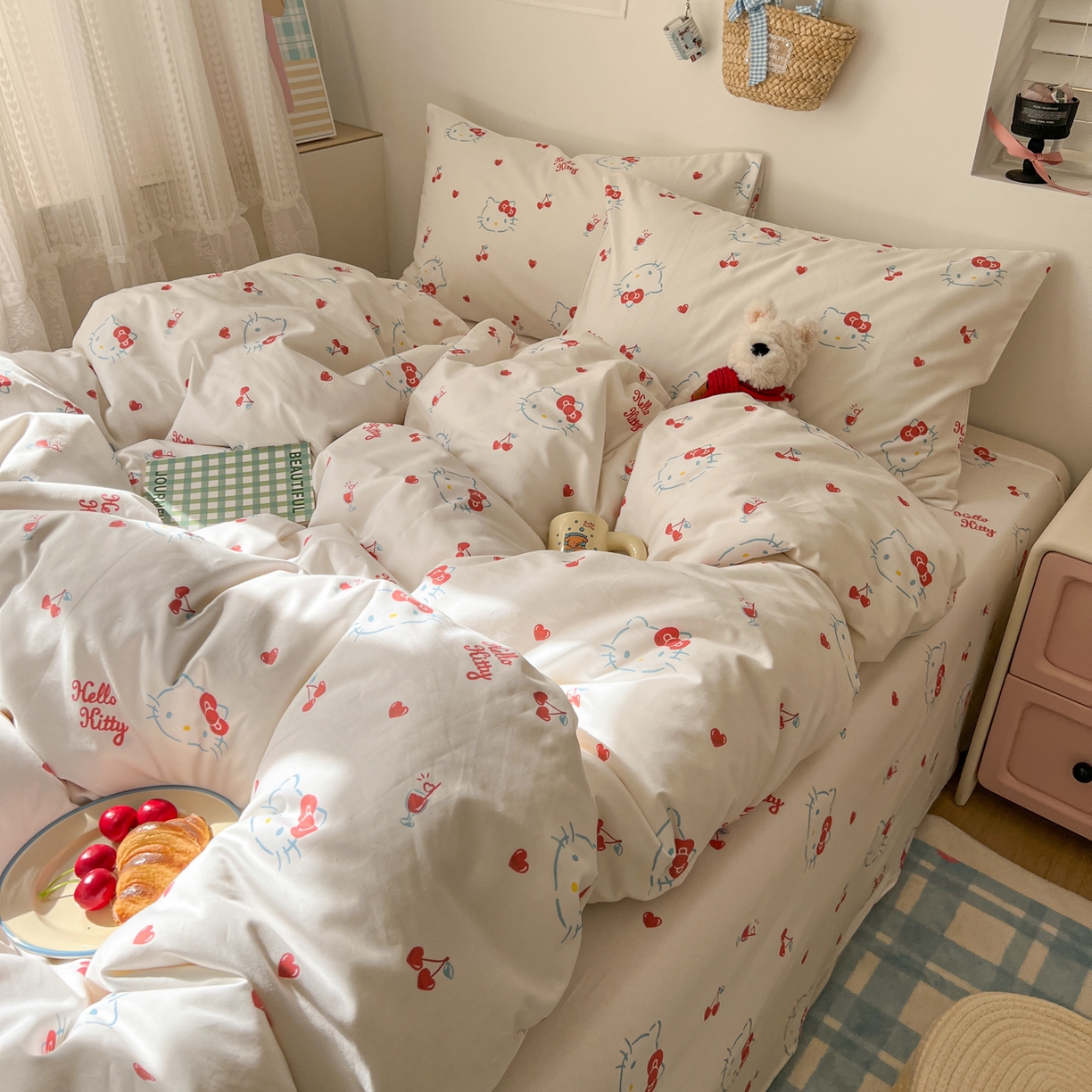 91家纺网 家纺一手货源 找家纺 耀悦家纺 2026新款纯棉四件套正版授权三丽鸥卡通床单床笠被套枕套 Hello Kitty樱桃