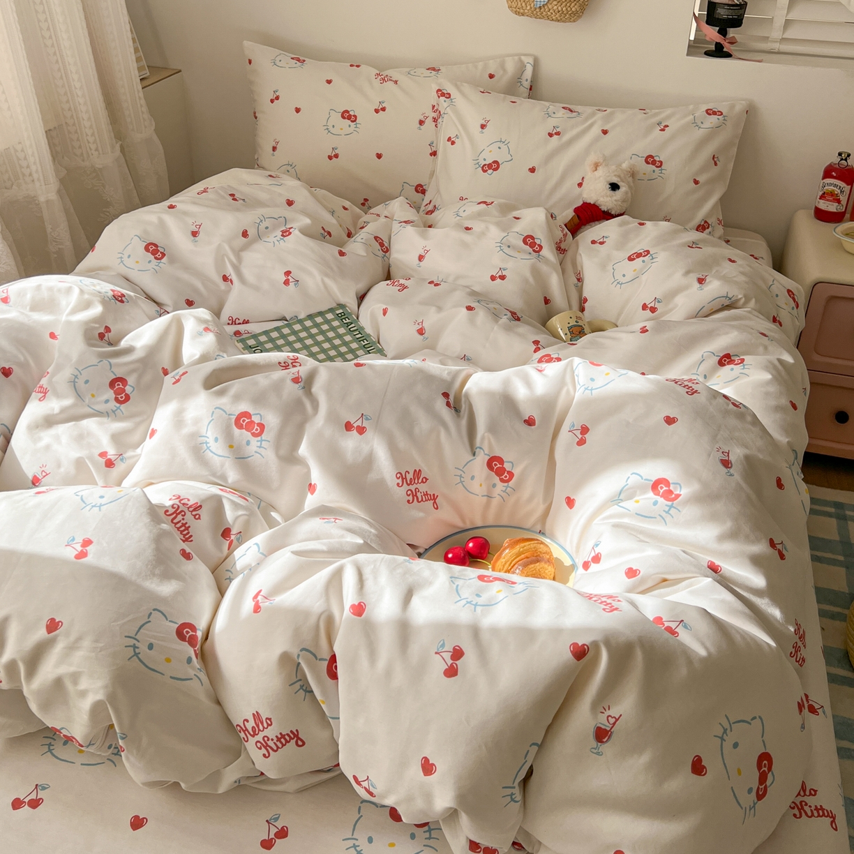 91家纺网 家纺一手货源 找家纺 耀悦家纺 2026新款纯棉四件套正版授权三丽鸥卡通床单床笠被套枕套 Hello Kitty樱桃