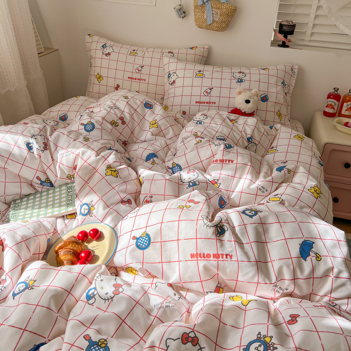 91家纺网 家纺一手货源 找家纺 耀悦家纺 2026新款纯棉四件套正版授权三丽鸥卡通床单床笠被套枕套 Hello Kitty运动