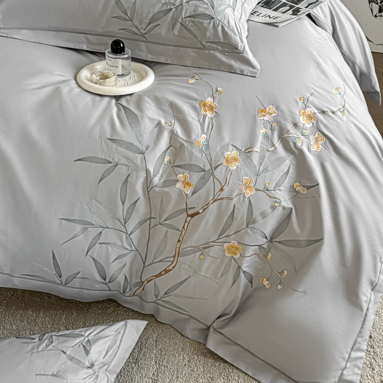 91家纺网 家纺一手货源 找家纺 湘雪家居 2026新款纯棉全棉长绒棉刺绣绣花高端礼盒四件套-竹韵系列 竹韵-浅灰