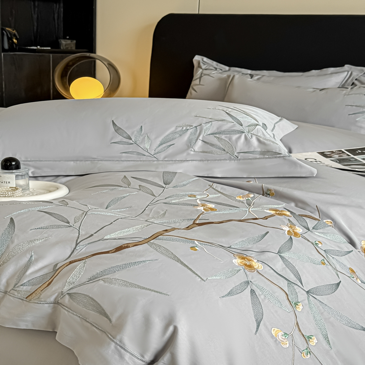 91家纺网 家纺一手货源 找家纺 湘雪家居 2026新款纯棉全棉长绒棉刺绣绣花高端礼盒四件套-竹韵系列 竹韵-浅灰