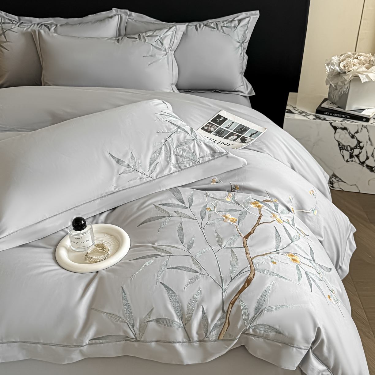 91家纺网 家纺一手货源 找家纺 湘雪家居 2026新款纯棉全棉长绒棉刺绣绣花高端礼盒四件套-竹韵系列 竹韵-浅灰