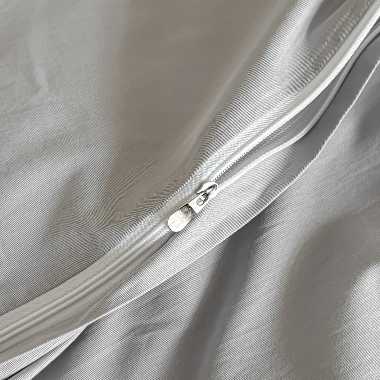 91家纺网 家纺一手货源 找家纺 湘雪家居 2026新款纯棉全棉长绒棉刺绣绣花高端礼盒四件套-竹韵系列 竹韵-浅灰