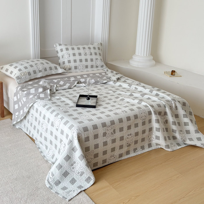 91家纺网 家纺一手货源 找家纺 乐家毛巾被（工厂自产自销） 2026新款精梳安心棉色织提花床盖毛巾被两用 格纹兔头床盖