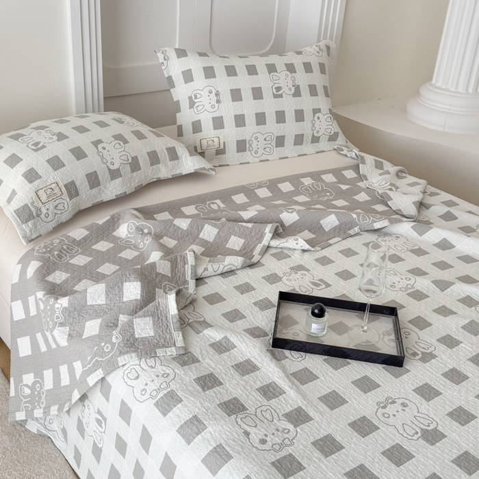 91家纺网 家纺一手货源 找家纺 乐家毛巾被（工厂自产自销） 2026新款精梳安心棉色织提花床盖毛巾被两用 格纹兔头床盖