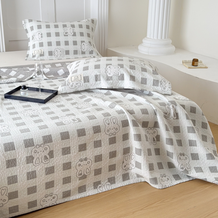 91家纺网 家纺一手货源 找家纺 乐家毛巾被（工厂自产自销） 2026新款精梳安心棉色织提花床盖毛巾被两用 格纹兔头床盖