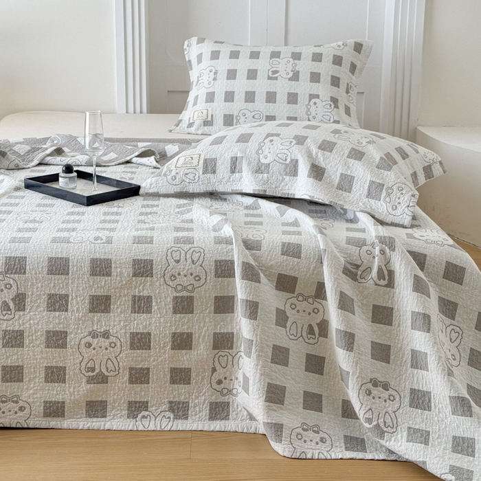 91家纺网 家纺一手货源 找家纺 乐家毛巾被（工厂自产自销） 2026新款精梳安心棉色织提花床盖毛巾被两用 格纹兔头床盖