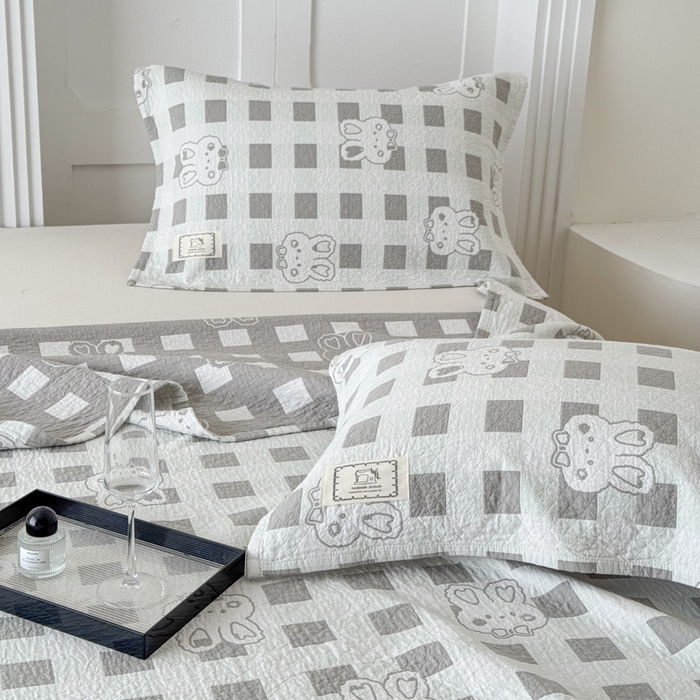 91家纺网 家纺一手货源 找家纺 乐家毛巾被（工厂自产自销） 2026新款精梳安心棉色织提花床盖毛巾被两用 格纹兔头床盖