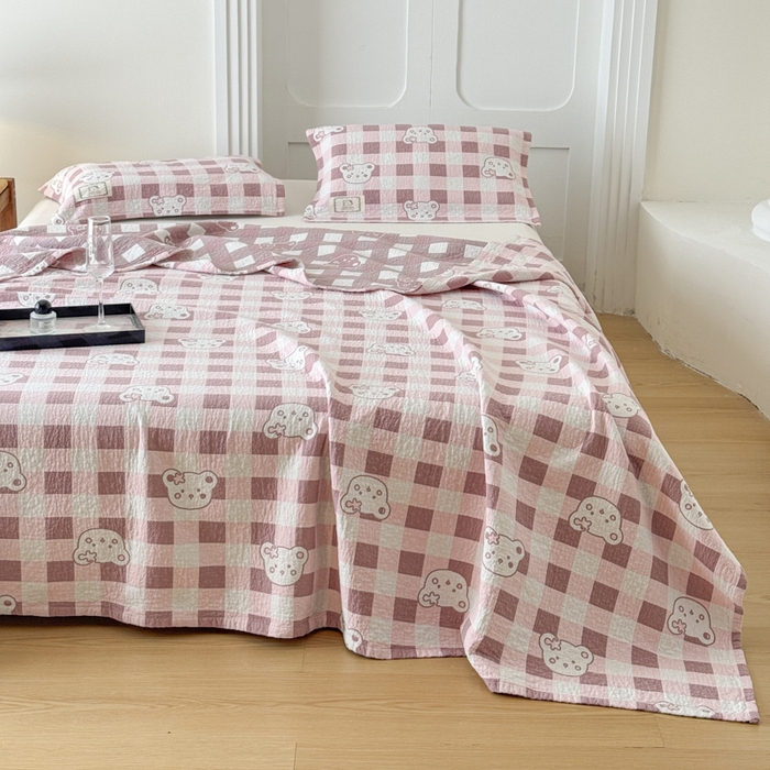 91家纺网 家纺一手货源 找家纺 乐家毛巾被（工厂自产自销） 2026新款精梳安心棉色织提花床盖毛巾被两用 格子小熊床盖