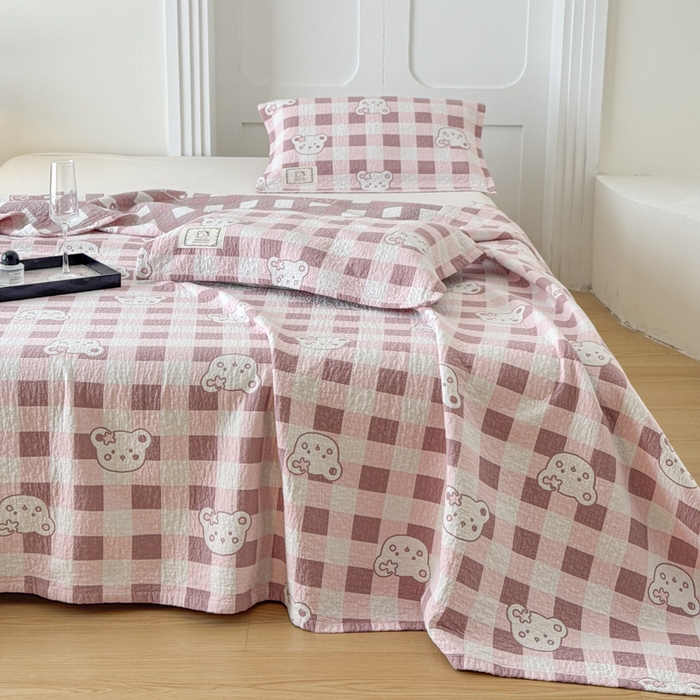 91家纺网 家纺一手货源 找家纺 乐家毛巾被（工厂自产自销） 2026新款精梳安心棉色织提花床盖毛巾被两用 格子小熊床盖