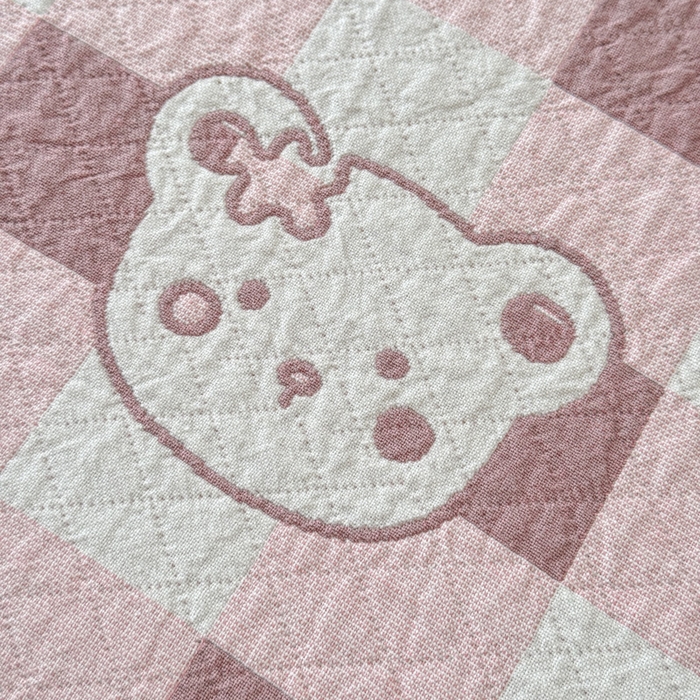 91家纺网 家纺一手货源 找家纺 乐家毛巾被（工厂自产自销） 2026新款精梳安心棉色织提花床盖毛巾被两用 格子小熊床盖