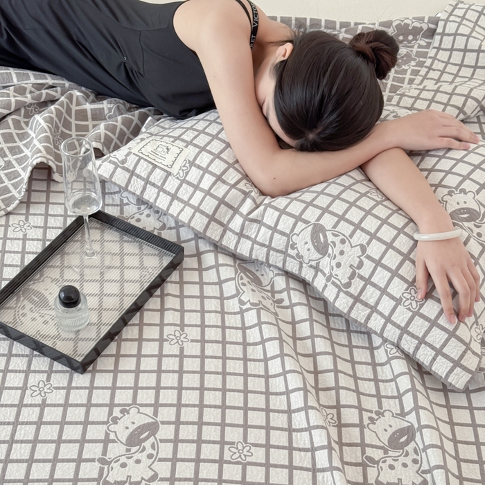 91家纺网 家纺一手货源 找家纺 乐家毛巾被（工厂自产自销） 2026新款精梳安心棉色织提花床盖毛巾被两用 格子长颈鹿床盖