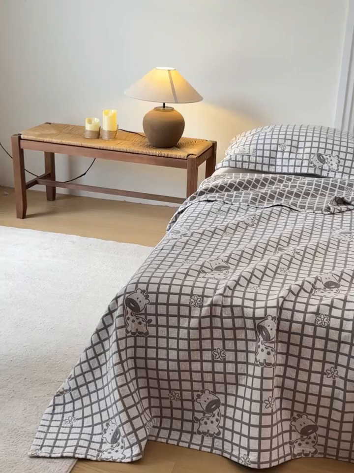 91家纺网 家纺一手货源 找家纺 乐家毛巾被（工厂自产自销） 2026新款精梳安心棉色织提花床盖毛巾被两用 格子长颈鹿床盖