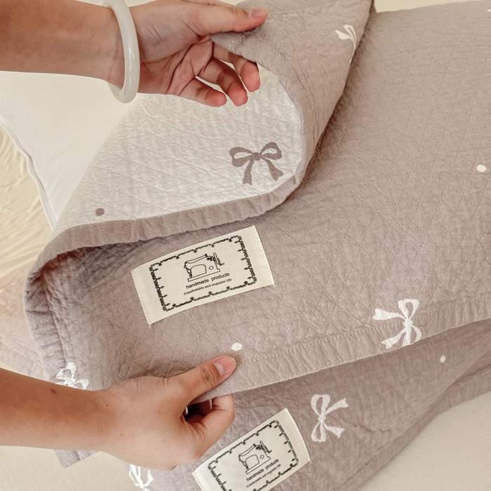 91家纺网 家纺一手货源 找家纺 乐家毛巾被（工厂自产自销） 2026新款精梳安心棉色织提花床盖毛巾被两用 蝴蝶结床盖