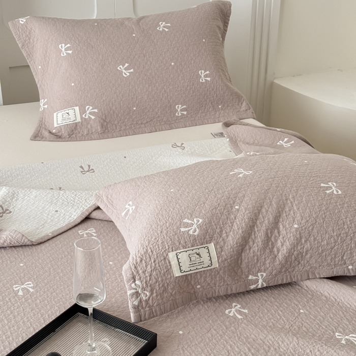 91家纺网 家纺一手货源 找家纺 乐家毛巾被（工厂自产自销） 2026新款精梳安心棉色织提花床盖毛巾被两用 蝴蝶结床盖