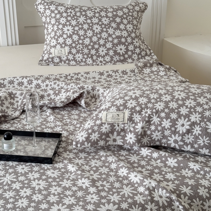 91家纺网 家纺一手货源 找家纺 乐家毛巾被（工厂自产自销） 2026新款精梳安心棉色织提花床盖毛巾被两用 灰色雏菊床盖