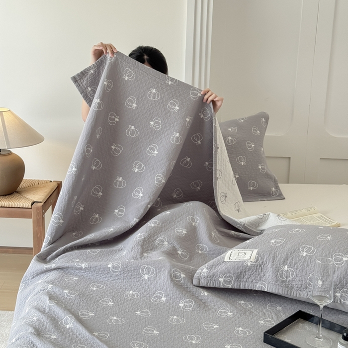 91家纺网 家纺一手货源 找家纺 乐家毛巾被（工厂自产自销） 2026新款精梳安心棉色织提花床盖毛巾被两用 灰色南瓜床盖