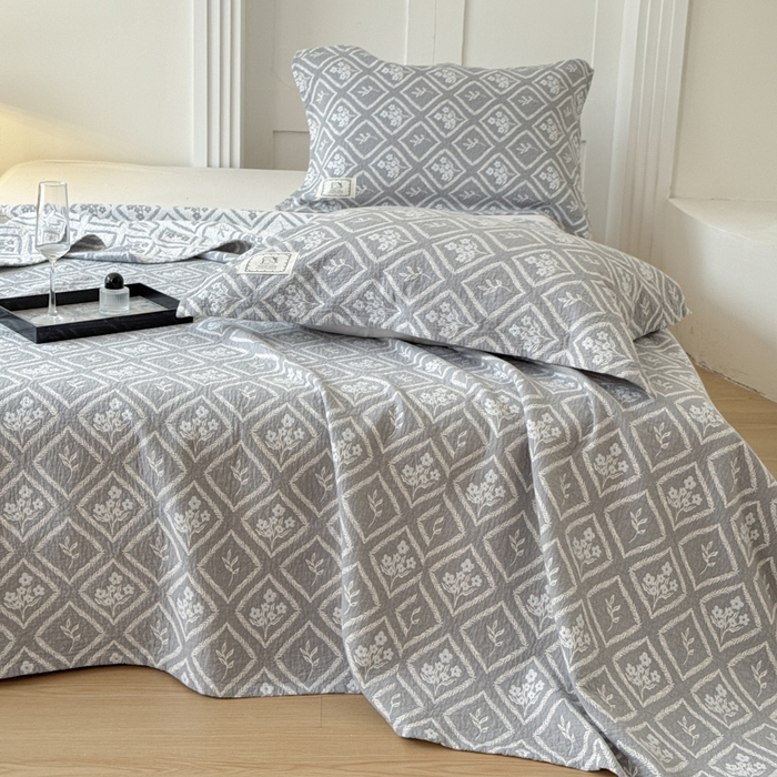 91家纺网 家纺一手货源 找家纺 乐家毛巾被（工厂自产自销） 2026新款精梳安心棉色织提花床盖毛巾被两用 菱形花束床盖