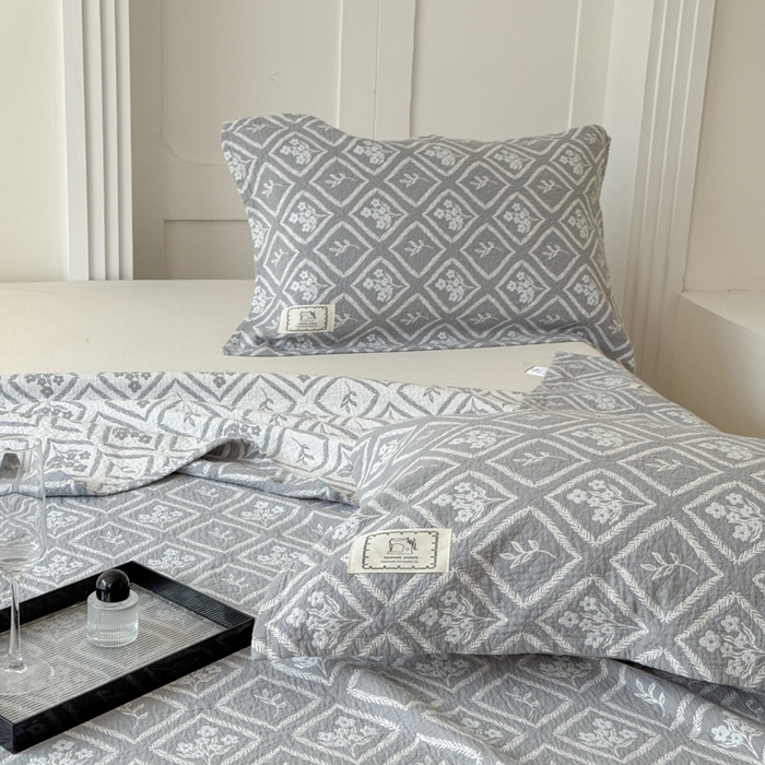 91家纺网 家纺一手货源 找家纺 乐家毛巾被（工厂自产自销） 2026新款精梳安心棉色织提花床盖毛巾被两用 菱形花束床盖