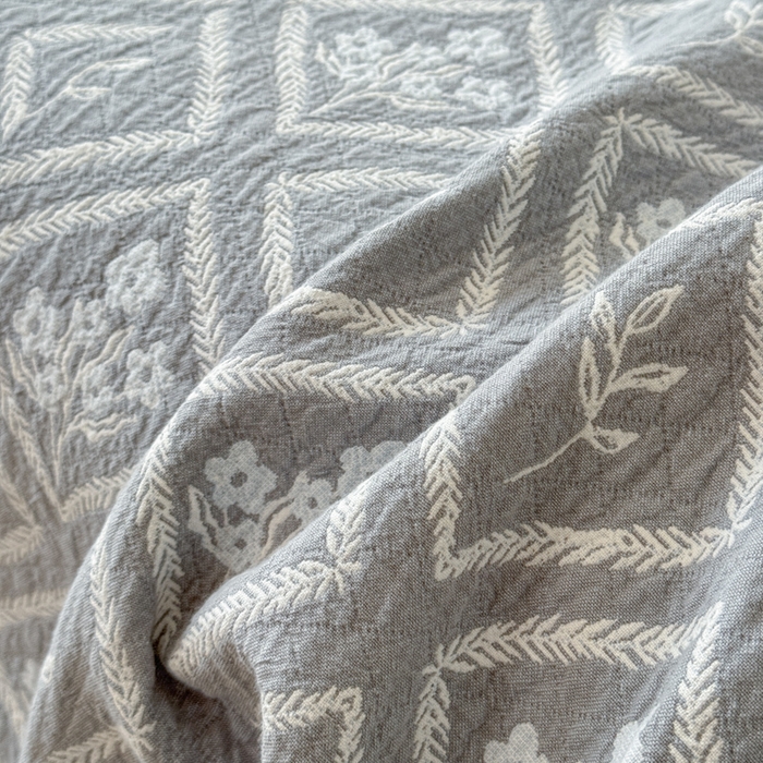 91家纺网 家纺一手货源 找家纺 乐家毛巾被（工厂自产自销） 2026新款精梳安心棉色织提花床盖毛巾被两用 菱形花束床盖