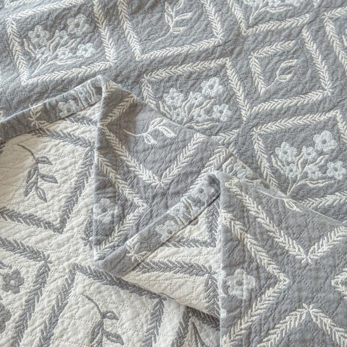 91家纺网 家纺一手货源 找家纺 乐家毛巾被（工厂自产自销） 2026新款精梳安心棉色织提花床盖毛巾被两用 菱形花束床盖