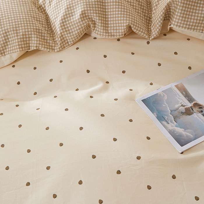 91家纺网 家纺一手货源 找家纺 一米阳光 2026年春夏新款小清新花边款全棉纯棉四件套 草莓点点