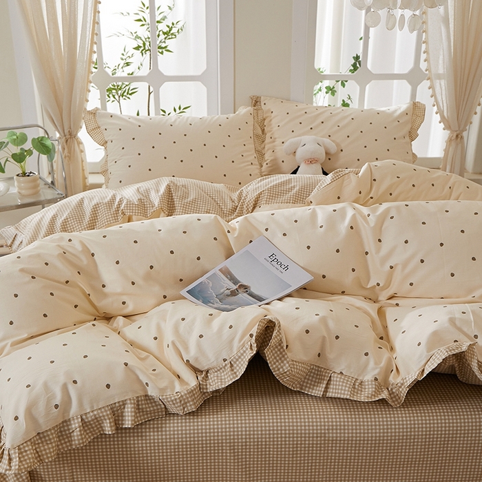 91家纺网 家纺一手货源 找家纺 一米阳光 2026年春夏新款小清新花边款全棉纯棉四件套 草莓点点