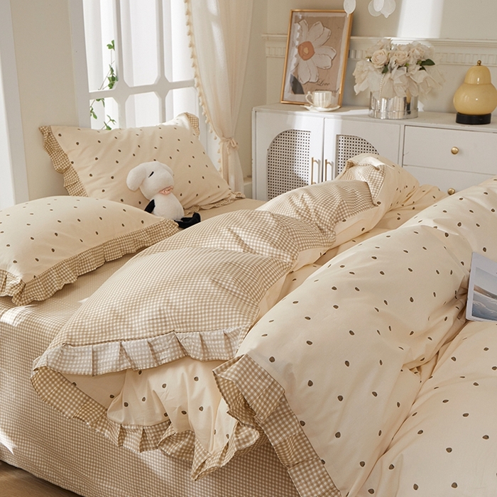 91家纺网 家纺一手货源 找家纺 一米阳光 2026年春夏新款小清新花边款全棉纯棉四件套 草莓点点