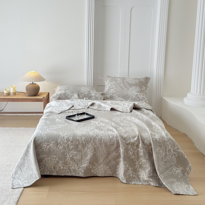 91家纺网 家纺一手货源 找家纺 乐家毛巾被（工厂自产自销） 2026新款精梳安心棉色织提花床盖毛巾被两用 野间草木床盖