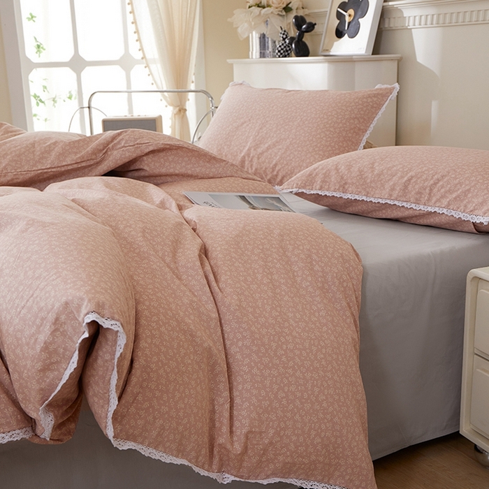 91家纺网 家纺一手货源 找家纺 一米阳光 2026年春夏新款小清新白色小花边全棉纯棉四件套 古堡花园~粉