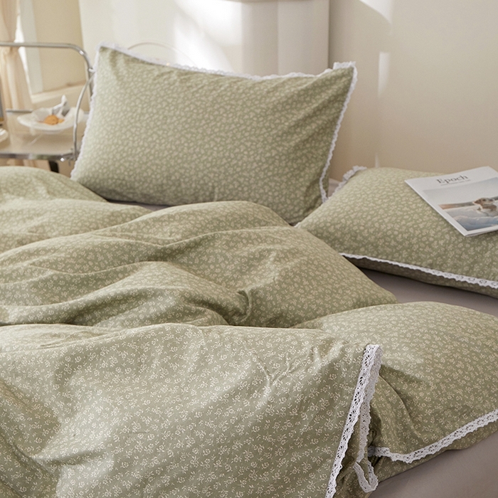 91家纺网 家纺一手货源 找家纺 一米阳光 2026年春夏新款小清新白色小花边全棉纯棉四件套 古堡花园~灰绿