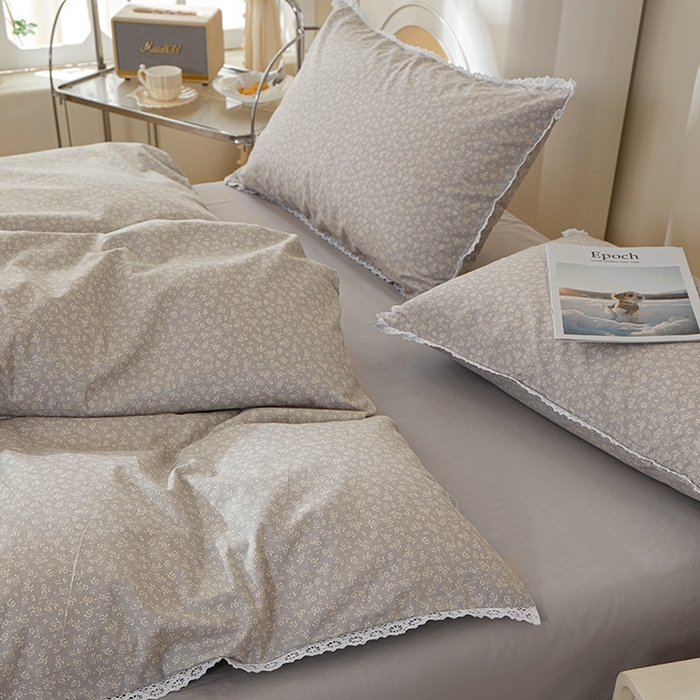 91家纺网 家纺一手货源 找家纺 一米阳光 2026年春夏新款小清新白色小花边全棉纯棉四件套 古堡花园~浅灰