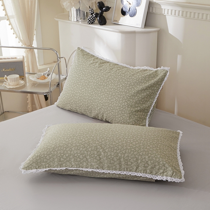 91家纺网 家纺一手货源 找家纺 一米阳光 2026年春夏新款小清新白色小花边全棉纯棉四件套 古堡花园~灰绿