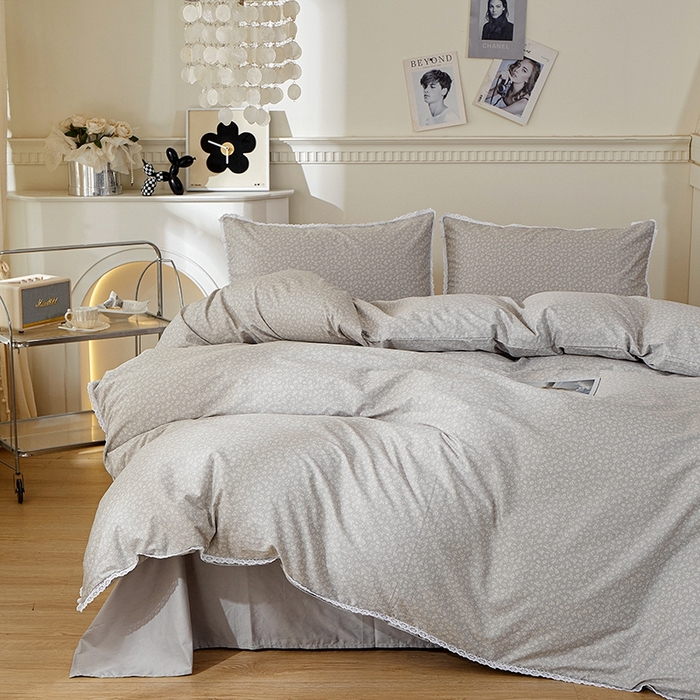 91家纺网 家纺一手货源 找家纺 一米阳光 2026年春夏新款小清新白色小花边全棉纯棉四件套 古堡花园~浅灰