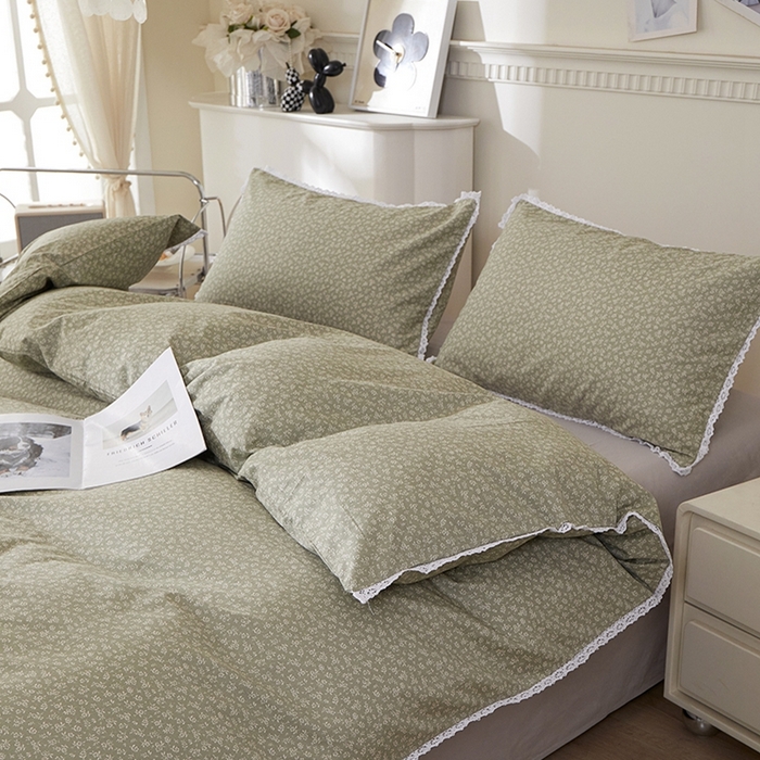 91家纺网 家纺一手货源 找家纺 一米阳光 2026年春夏新款小清新白色小花边全棉纯棉四件套 古堡花园~灰绿