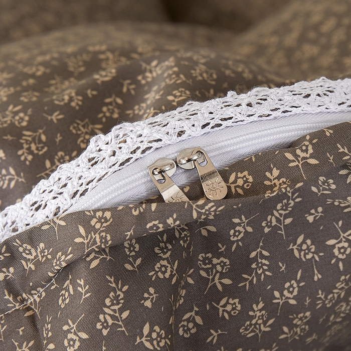 91家纺网 家纺一手货源 找家纺 一米阳光 2026年春夏新款小清新白色小花边全棉纯棉四件套 古堡花园~深灰