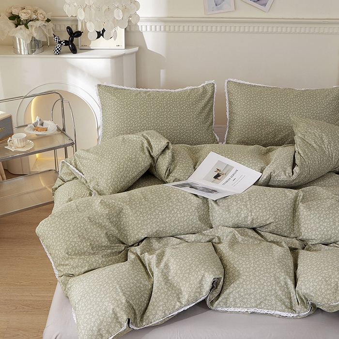 91家纺网 家纺一手货源 找家纺 一米阳光 2026年春夏新款小清新白色小花边全棉纯棉四件套 古堡花园~灰绿