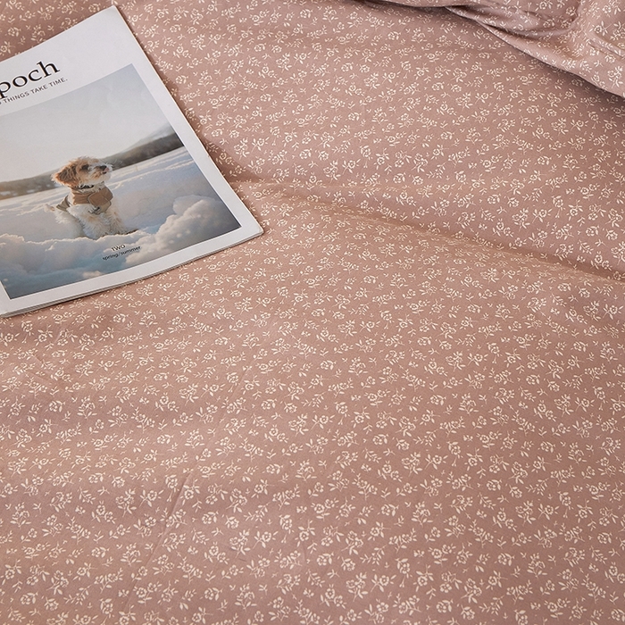 91家纺网 家纺一手货源 找家纺 一米阳光 2026年春夏新款小清新白色小花边全棉纯棉四件套 古堡花园~红棕