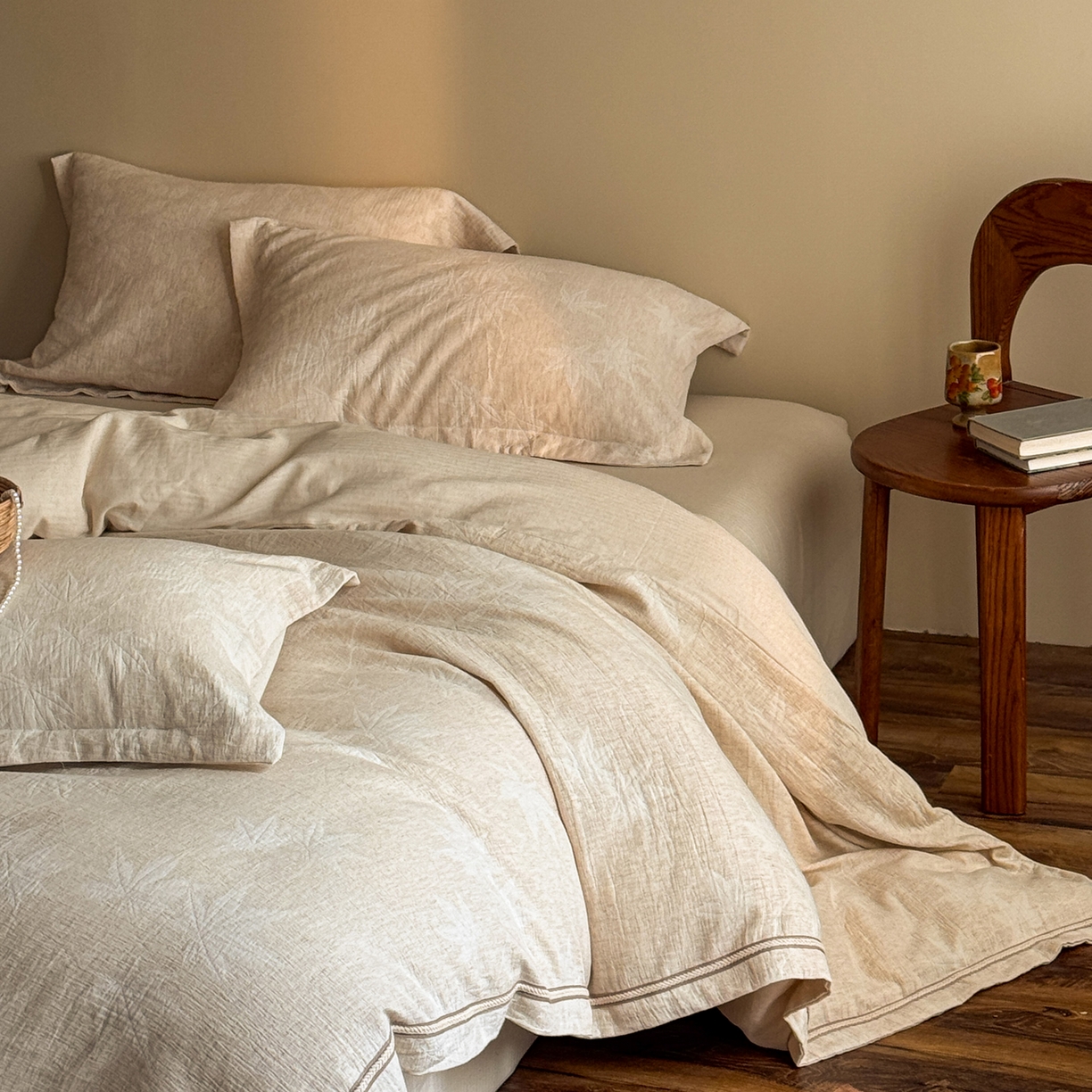 91家纺网 家纺一手货源 找家纺 澳萝拉 2026新款棉麻提花压边四件套 枫林晚