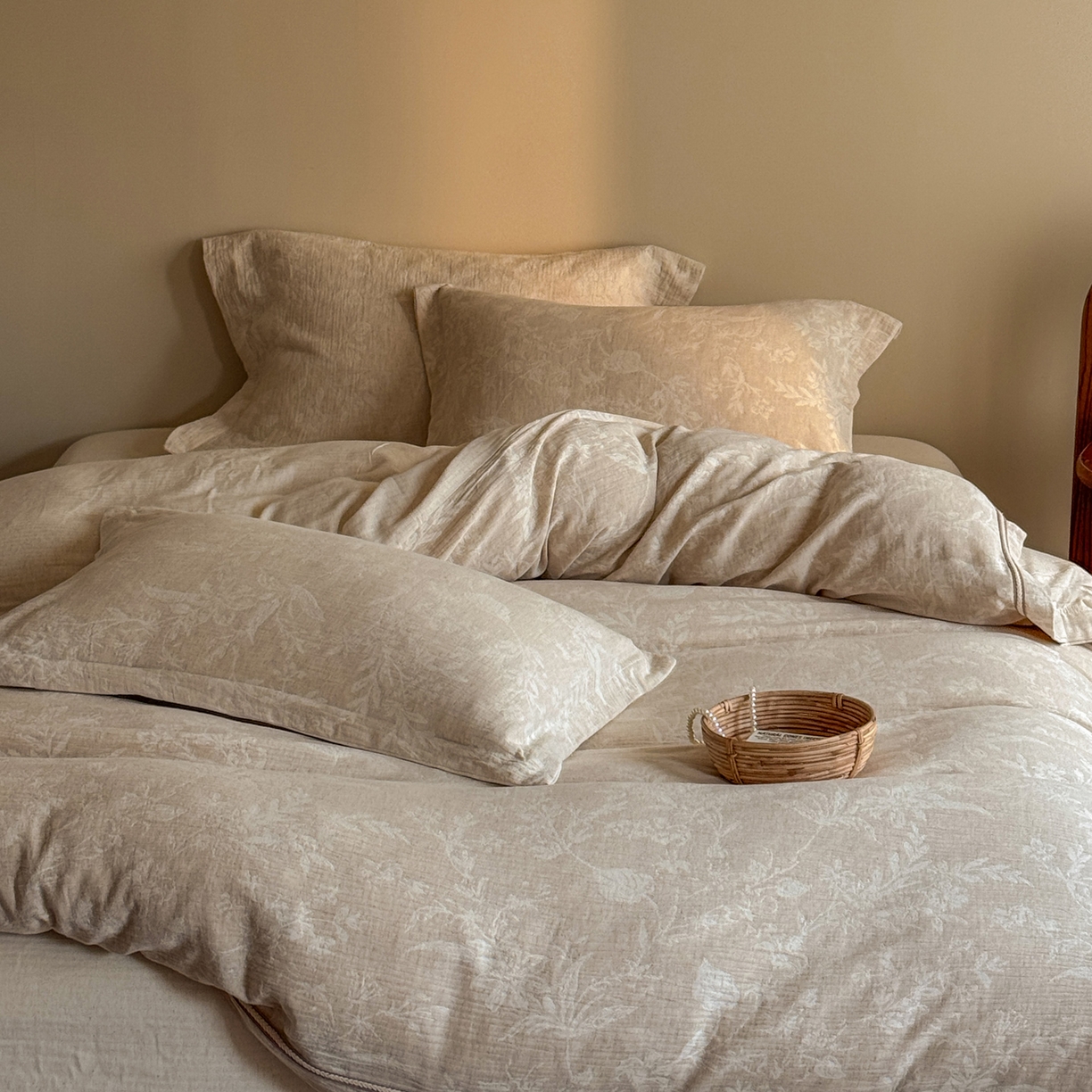 91家纺网 家纺一手货源 找家纺 澳萝拉 2026新款棉麻提花压边四件套 如梦令