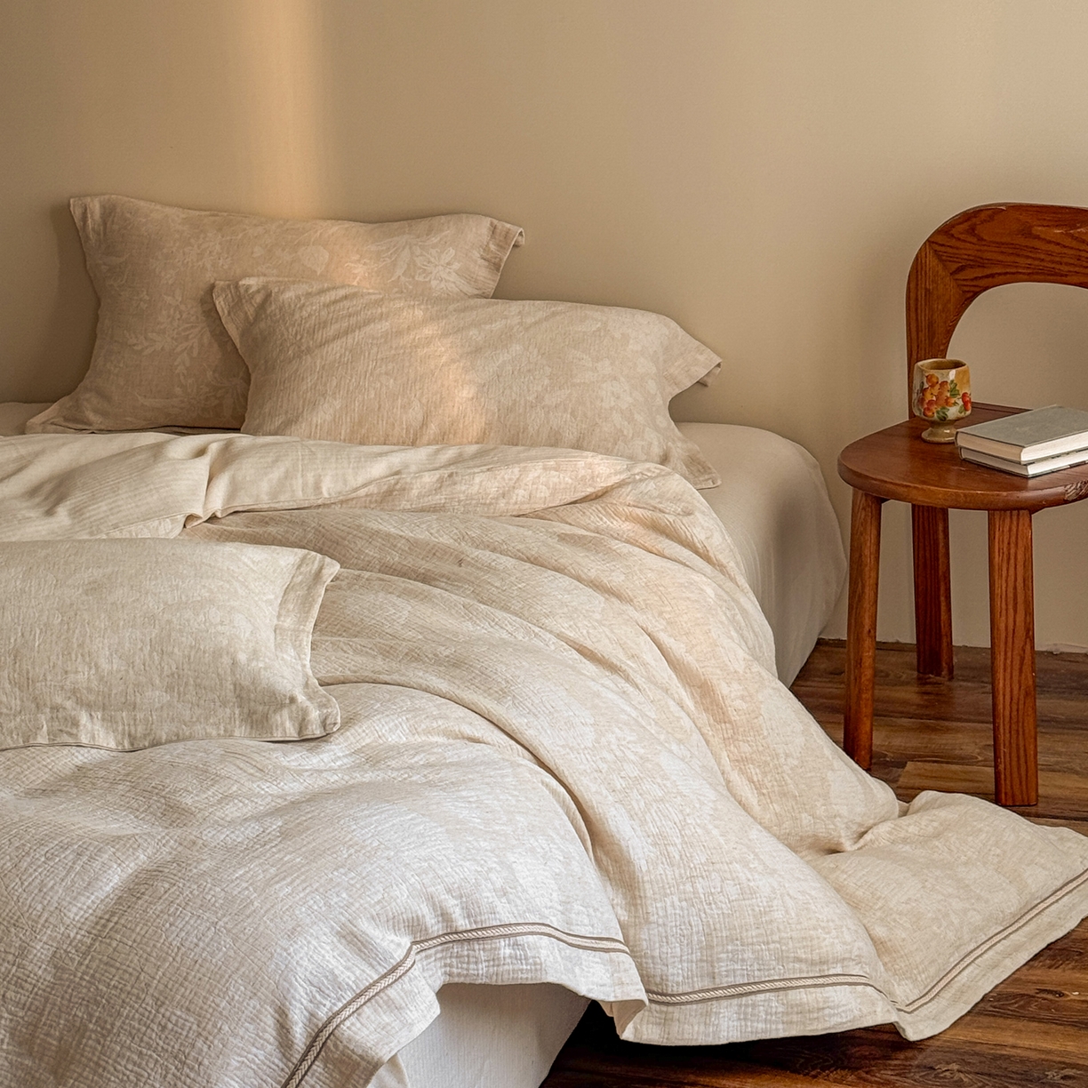 91家纺网 家纺一手货源 找家纺 澳萝拉 2026新款棉麻提花压边四件套 木兮