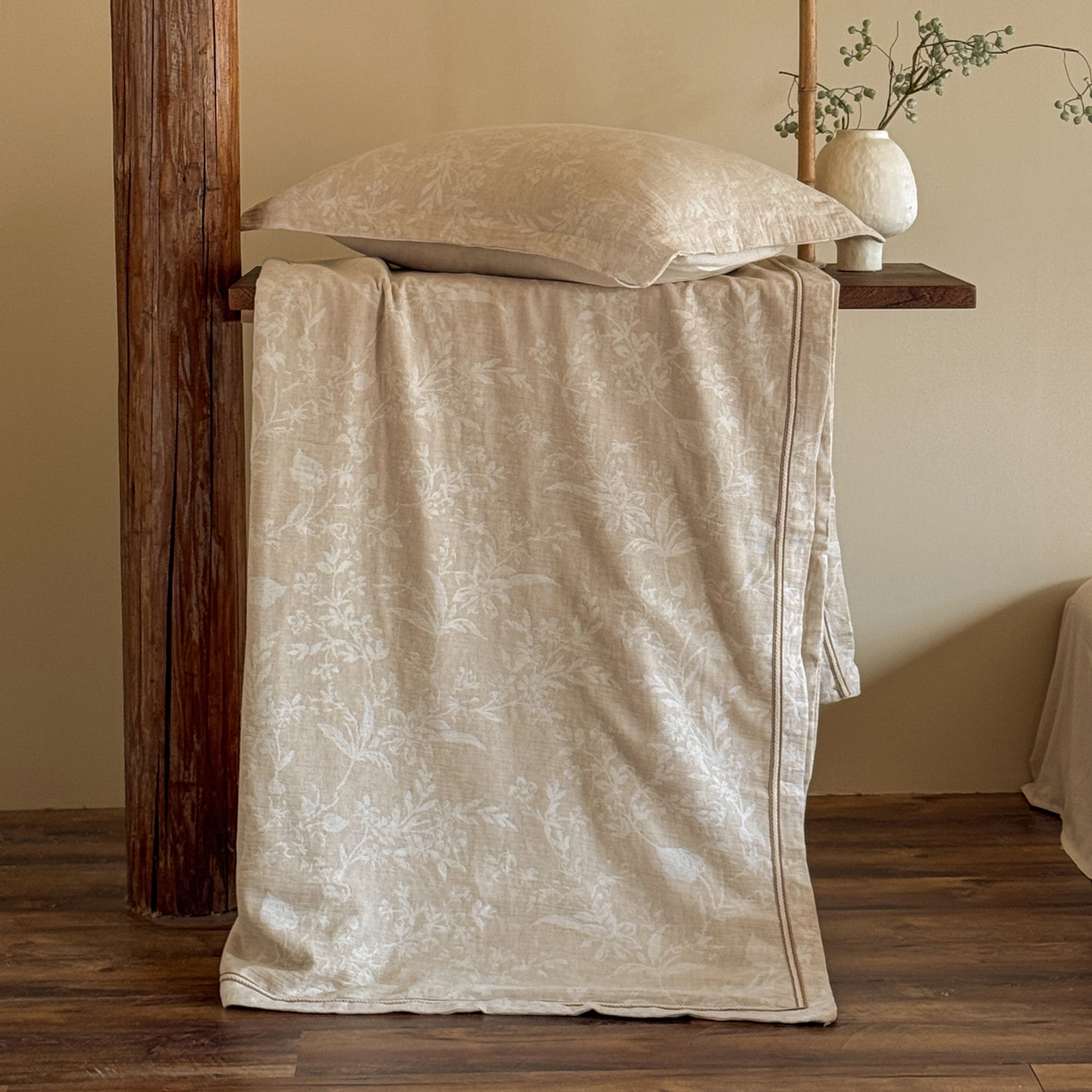 91家纺网 家纺一手货源 找家纺 澳萝拉 2026新款棉麻提花压边四件套 如梦令