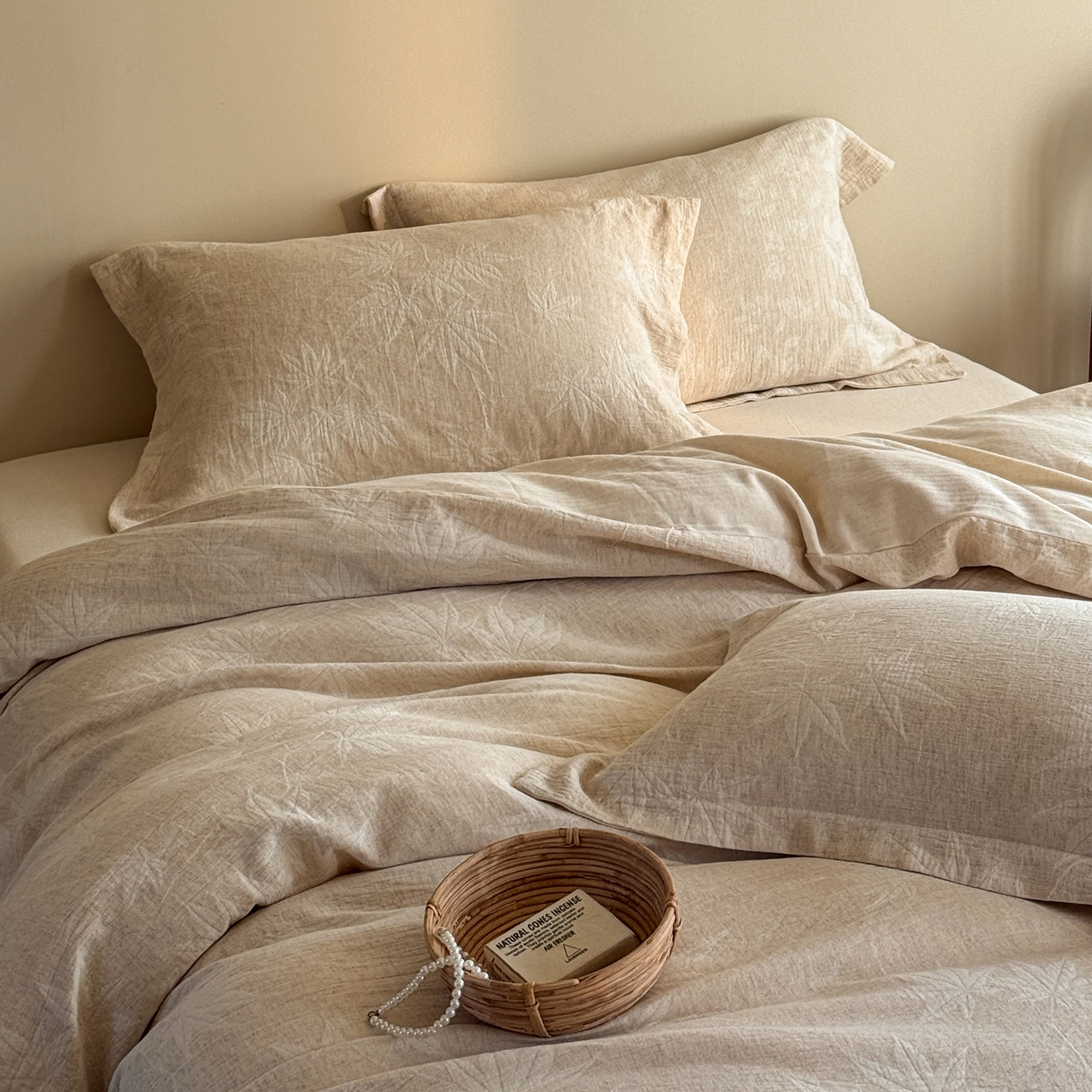 91家纺网 家纺一手货源 找家纺 澳萝拉 2026新款棉麻提花压边四件套 枫林晚