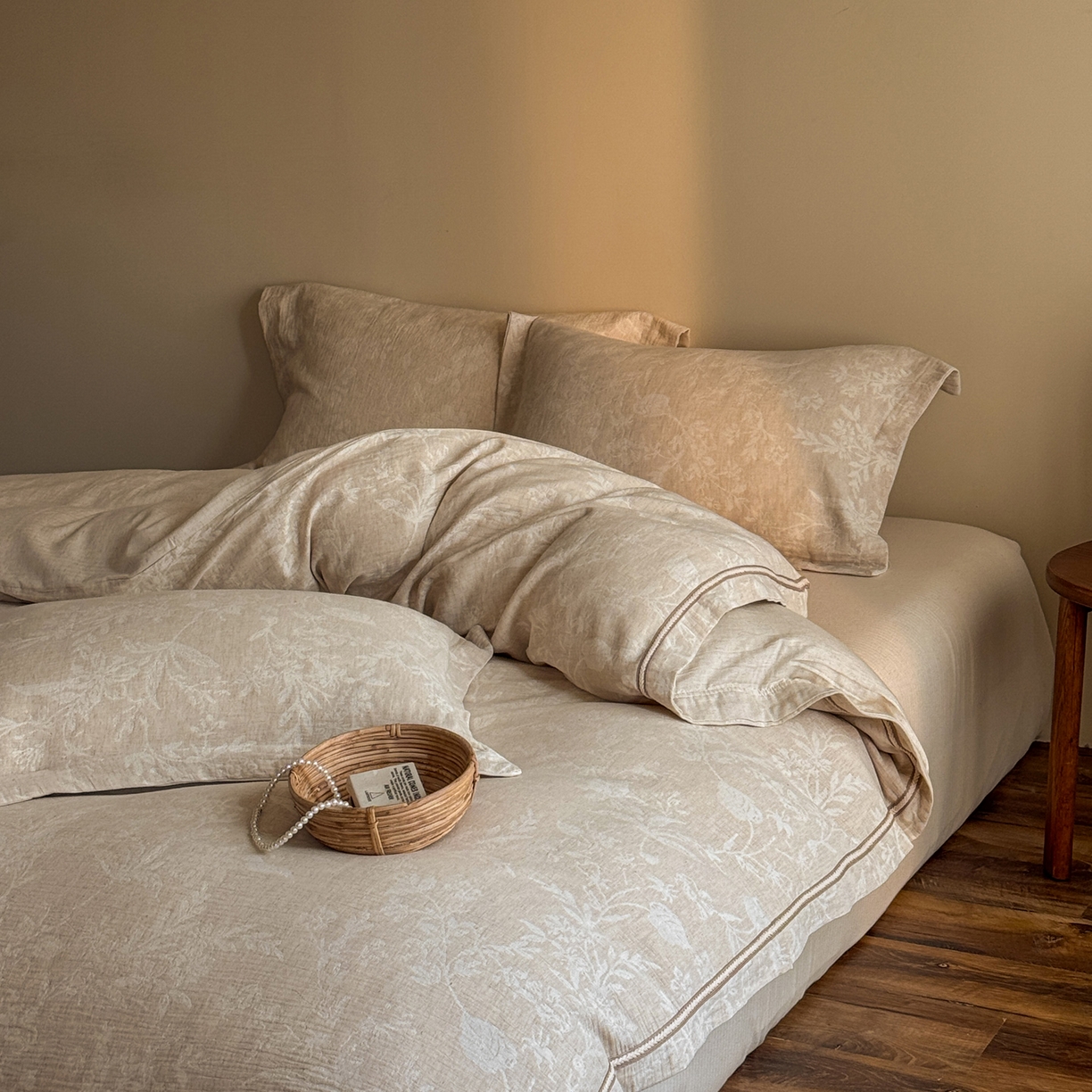 91家纺网 家纺一手货源 找家纺 澳萝拉 2026新款棉麻提花压边四件套 如梦令