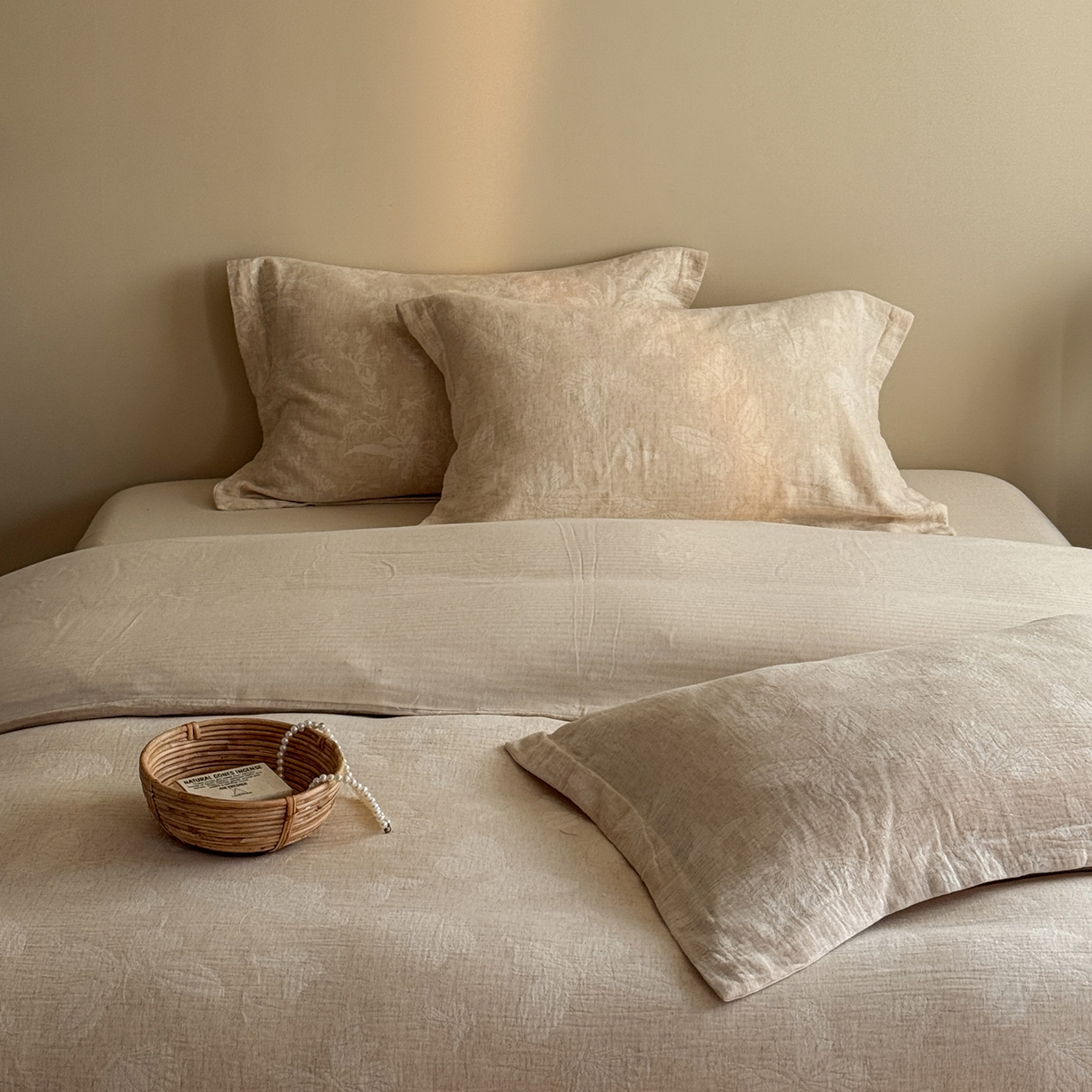 91家纺网 家纺一手货源 找家纺 澳萝拉 2026新款棉麻提花压边四件套 锦瑟