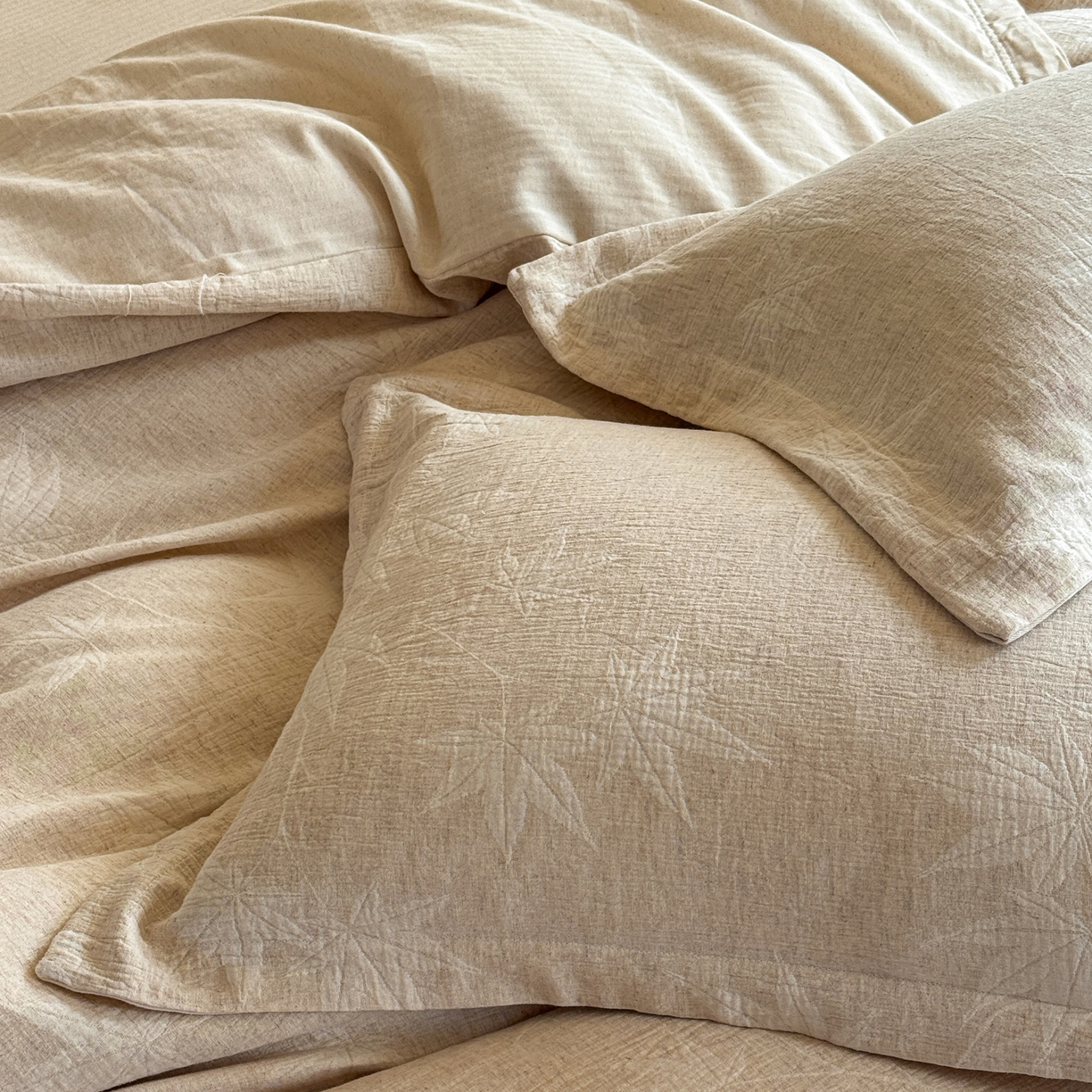 91家纺网 家纺一手货源 找家纺 澳萝拉 2026新款棉麻提花压边四件套 枫林晚