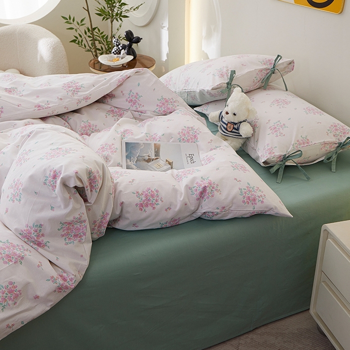 91家纺网 家纺一手货源 找家纺 一米阳光 2026年春夏新款小清新蝴蝶结绑带款全棉纯棉四件套 花簇