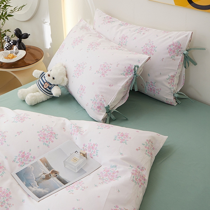 91家纺网 家纺一手货源 找家纺 一米阳光 2026年春夏新款小清新蝴蝶结绑带款全棉纯棉四件套 花簇