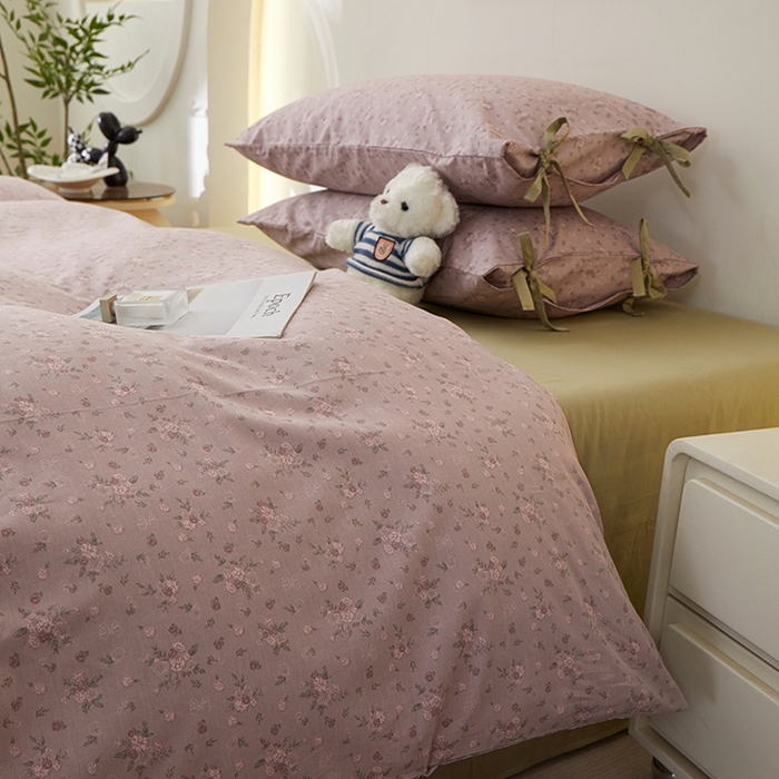 91家纺网 家纺一手货源 找家纺 一米阳光 2026年春夏新款小清新蝴蝶结绑带款全棉纯棉四件套 梦境低语